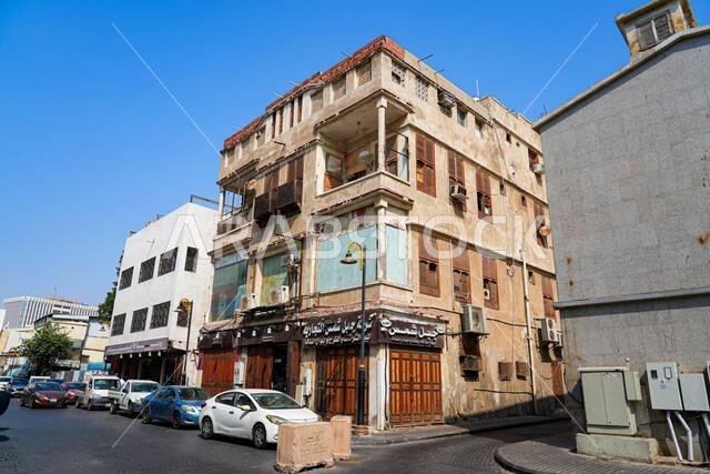 Traditional Hejazi building characterized by mashrabiya screens and wooden balconies in Al-Balad, the Old Town of Jeddah, Saudi Arabia Traditional Hejazi building characterized by mashrabiya screens and wooden balconies in Al-Balad, the Old Town of Jeddah, Saudi Arabia