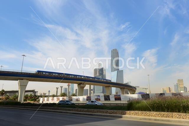 قطار المترو الحديث في الرياض، المملكة العربية السعودية.