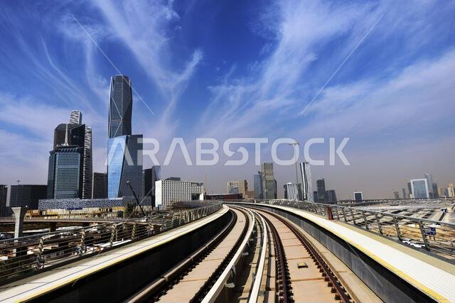 قطار المترو الحديث في الرياض، المملكة العربية السعودية. قطار المترو الحديث في الرياض، المملكة العربية السعودية.