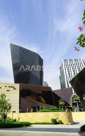 مبانٍ حديثة جميلة في مركز الملك عبد الله المالي بالرياض، المملكة العربية السعودية.