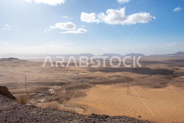 منظر جوي لوادي رم في الأردن. منظر صحراوي خلاب، رمال وتكوينات صخرية جبلية.