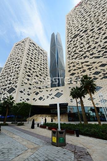 مبانٍ حديثة جميلة في مركز الملك عبد الله المالي بالرياض، المملكة العربية السعودية.