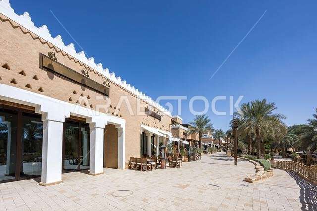 مطاعم الرياض في تراس البجيري في حي الطريف التاريخي، وهو موقع مدرج ضمن قائمة اليونسكو للتراث العالمي في الرياض، المملكة العربية السعودية مطاعم الرياض في تراس البجيري في حي الطريف التاريخي، وهو موقع مدرج ضمن قائمة اليونسكو للتراث العالمي في الرياض، المملكة العربية السعودية