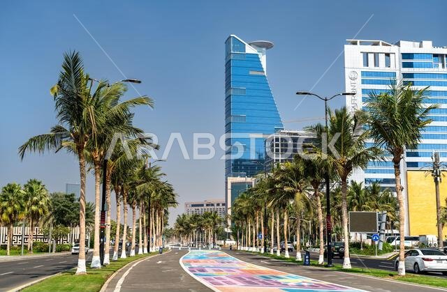 جدة، المملكة العربية السعودية - ١١ فبراير ٢٠٢٦: ناطحات سحاب حديثة، من بينها مجمع المقر الرئيسي للأعمال وفندق الواجهة البحرية في منطقة روشن للواجهة البحرية.