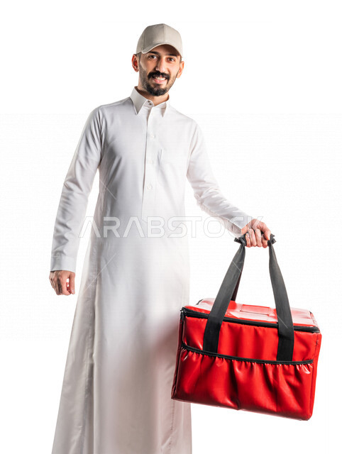 بورتريه لرجل عربي سعودي خليجي يقوم بتوصيل الطلبات, التوصيل السريع, طلبات الدليفري, خدمات التوصيل المنزلي, الطلب عبر الإنترنت, خدمات توصيل الطعام, طلبات الأونلاين, خلفيه بيضاء
