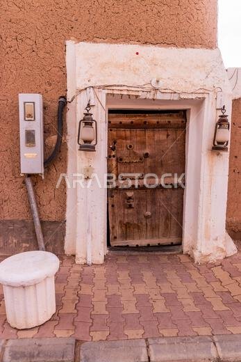Door of an old house in Ha'il, Saudi Arabia Door of an old house in Ha'il, Saudi Arabia