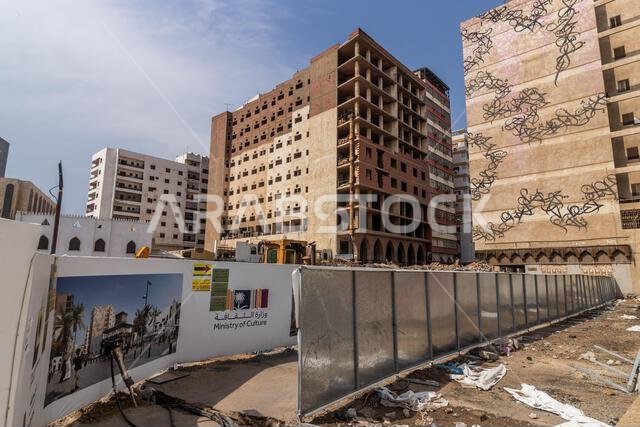 جدة، المملكة العربية السعودية - 15 نوفمبر 2021: أعمال ترميم في البلد، المركز التاريخي لمدينة جدة، المملكة العربية السعودية