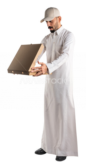 بورتريه لرجل عربي سعودي خليجي يقوم بتوصيل الطلبات, التوصيل السريع, طلبات الدليفري, خدمات التوصيل المنزلي, الطلب عبر الإنترنت, خدمات توصيل الطعام, طلبات الأونلاين, خلفيه بيضاء