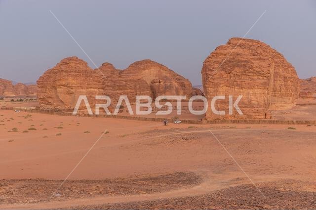 منظر طبيعي صحراوي صخري بالقرب من العلا، المملكة العربية السعودية