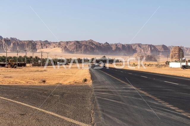 الطريق رقم 70 عبر الصحراء بالقرب من العلا، المملكة العربية السعودية