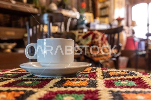 كوب من القهوة، مقهى في البلد، المركز التاريخي لمدينة جدة، المملكة العربية السعودية