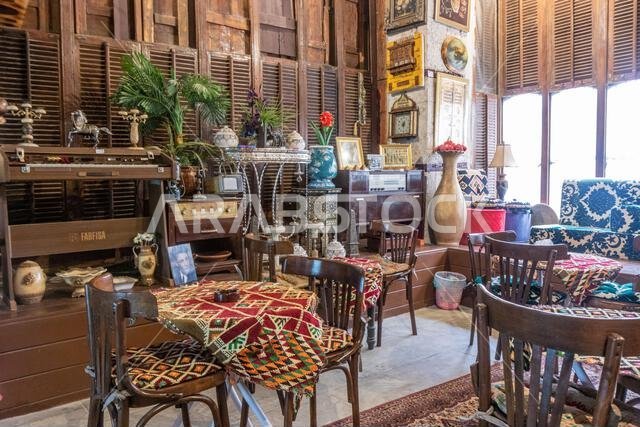 جدة، المملكة العربية السعودية - 15 نوفمبر 2021: صورة داخلية لمقهى في البلد، المركز التاريخي لمدينة جدة، المملكة العربية السعودية