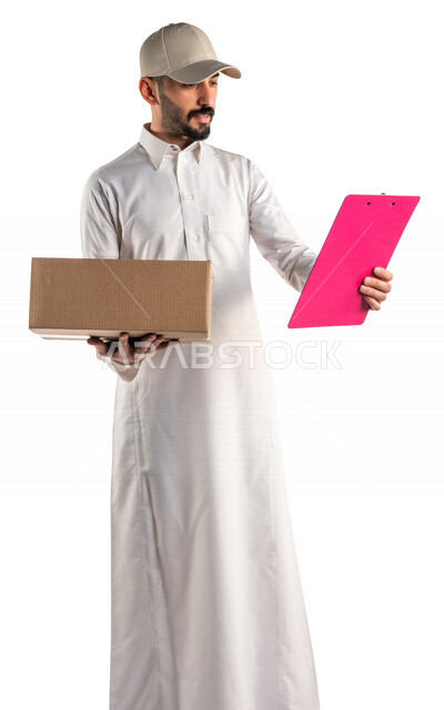 بورتريه لرجل عربي سعودي خليجي يقوم بتوصيل الطلبات, التوصيل السريع, طلبات الدليفري, خدمات التوصيل المنزلي, الطلب عبر الإنترنت, خدمات توصيل الطعام, طلبات الأونلاين, خلفيه بيضاء