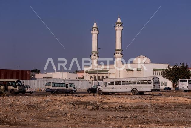 جدة، المملكة العربية السعودية - 16 نوفمبر 2021: مسجد الملك سلمان بالقرب من الكورنيش في جدة، المملكة العربية السعودية