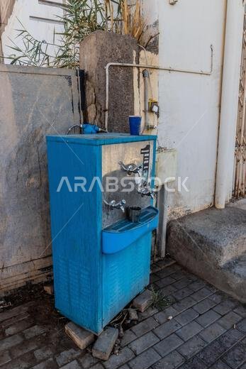 نافورة مياه شرب عامة في تيماء، المملكة العربية السعودية نافورة مياه شرب عامة في تيماء، المملكة العربية السعودية