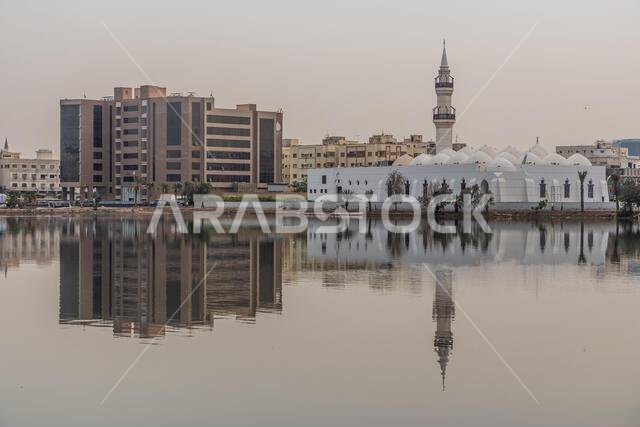 بحيرة الأربعين ومسجد الجفالي في جدة، المملكة العربية السعودية