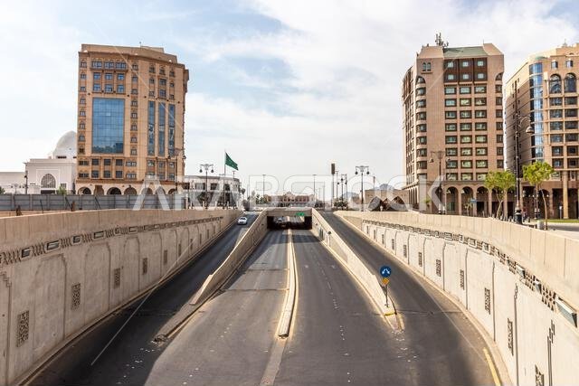 نفق أرضي بالقرب من منطقة الحرم بالمدينة المنورة، المملكة العربية السعودية نفق أرضي بالقرب من منطقة الحرم بالمدينة المنورة، المملكة العربية السعودية