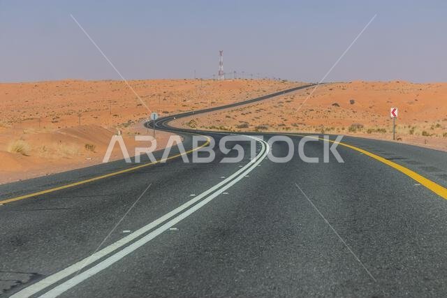 طريق صحراوي بالقرب من حائل، المملكة العربية السعودية