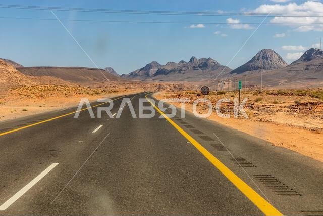 طريق 8900 بالقرب من تبوك، المملكة العربية السعودية طريق 8900 بالقرب من تبوك، المملكة العربية السعودية