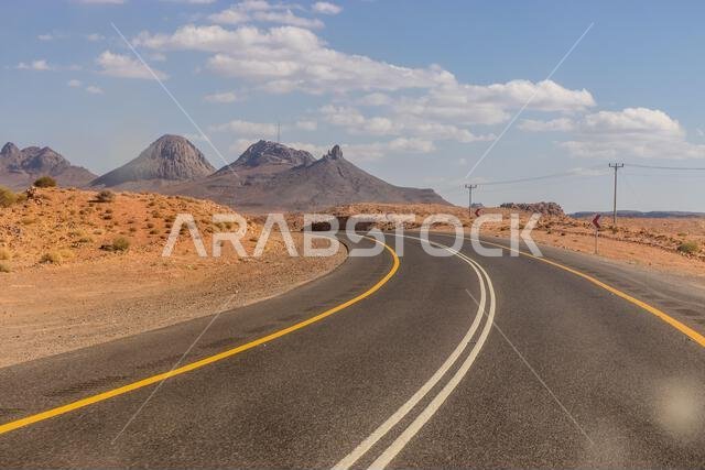طريق 8900 بالقرب من تبوك، المملكة العربية السعودية طريق 8900 بالقرب من تبوك، المملكة العربية السعودية