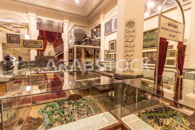 المدينة المنورة، المملكة العربية السعودية – 13 نوفمبر 2021: متحف دار المدينة المنورة في المدينة المنورة، المملكة العربية السعودية المدينة المنورة، المملكة العربية السعودية – 13 نوفمبر 2021: متحف دار المدينة المنورة في المدينة المنورة، المملكة العربية السعودية