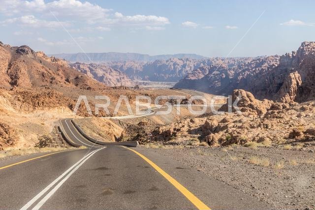 منظر لطريق 8788 النازل إلى وادي الديسة، المملكة العربية السعودية منظر لطريق 8788 النازل إلى وادي الديسة، المملكة العربية السعودية
