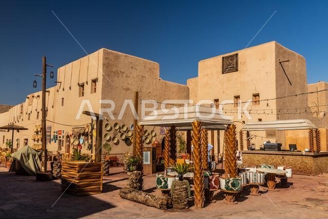 العلا، المملكة العربية السعودية - 8 نوفمبر 2021: مقهى في البلدة القديمة بالعلا، المملكة العربية السعودية
