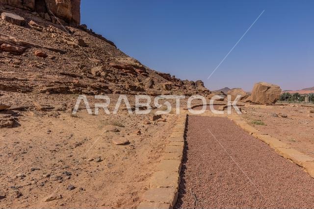 الطريق إلى فنون الصخور (النقوش الصخرية) في جبة، المملكة العربية السعودية