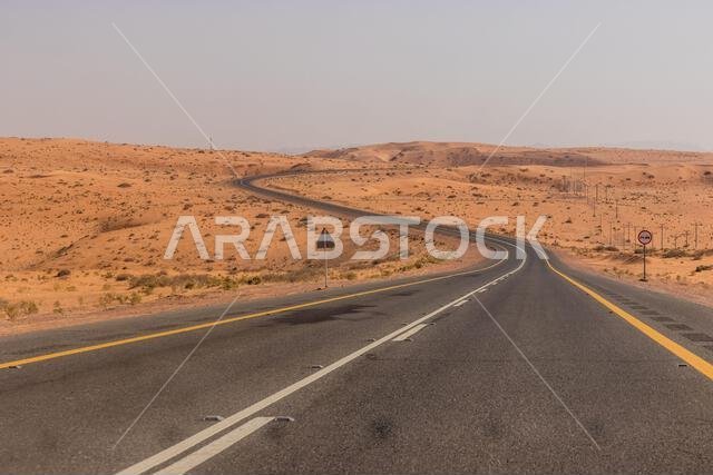 طريق صحراوي بالقرب من حائل، المملكة العربية السعودية