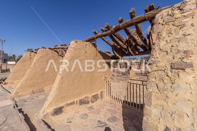 بكرات بئر حداج، أحد أكبر وأقدم الآبار في شبه الجزيرة العربية، في تيماء، المملكة العربية السعودية