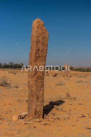 أعمدة الرجاجيل (الرجاجيل) في سكاكا بالمملكة العربية السعودية أعمدة الرجاجيل (الرجاجيل) في سكاكا بالمملكة العربية السعودية