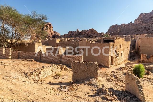 أطلال بيوت طينية في البلدة القديمة في العلا، المملكة العربية السعودية