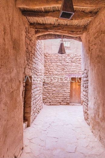 زقاق في البلدة القديمة في العلا، المملكة العربية السعودية