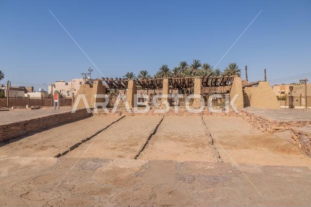 بئر حداج، أحد أكبر وأقدم الآبار في شبه الجزيرة العربية، في تيماء، المملكة العربية السعودية بئر حداج، أحد أكبر وأقدم الآبار في شبه الجزيرة العربية، في تيماء، المملكة العربية السعودية
