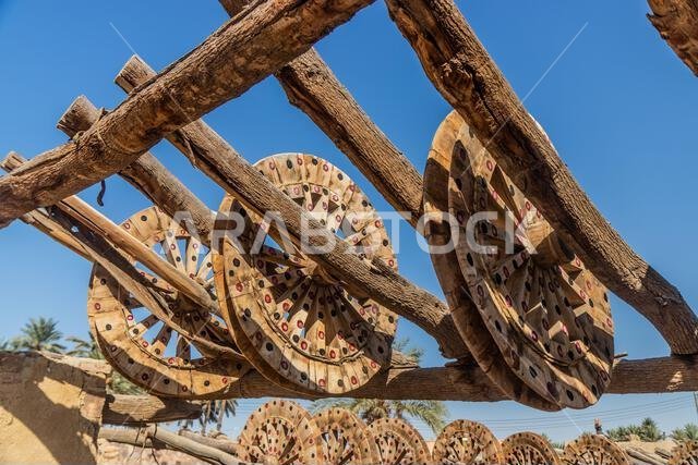 بكرات بئر حداج، أحد أكبر وأقدم الآبار في شبه الجزيرة العربية، في تيماء، المملكة العربية السعودية