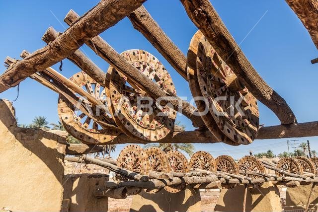 بكرات بئر حداج، أحد أكبر وأقدم الآبار في شبه الجزيرة العربية، في تيماء، المملكة العربية السعودية