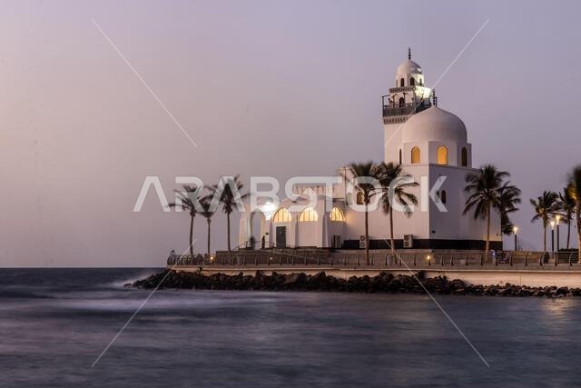 مسجد الجزيرة على كورنيش جدة، المملكة العربية السعودية