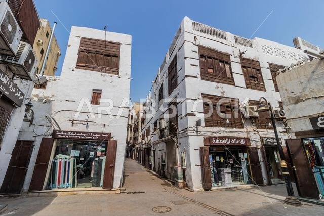 جدة، المملكة العربية السعودية - 15 نوفمبر 2021: بيوت تقليدية في البلد، المركز التاريخي لمدينة جدة، المملكة العربية السعودية
