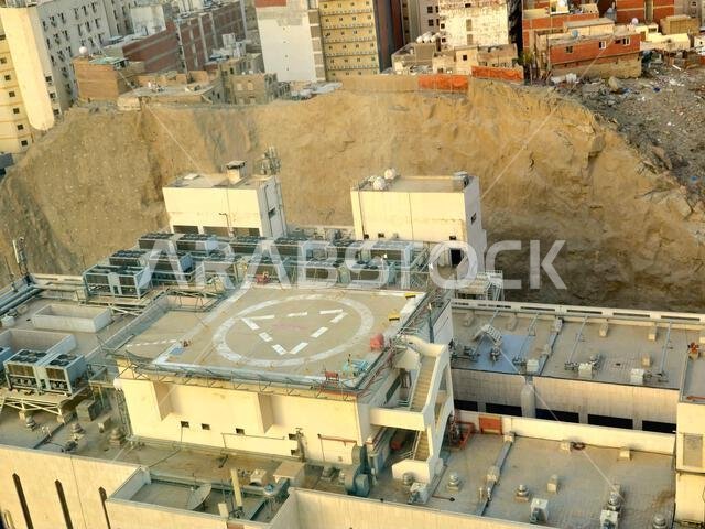 مكة المكرمة، المملكة العربية السعودية، 9 يونيو 2024: مهبط طائرات الهليكوبتر، مطار صغير مناسب لاستخدام طائرات الهليكوبتر وأنواع مختلفة من الطائرات ذات الرفع العمودي.