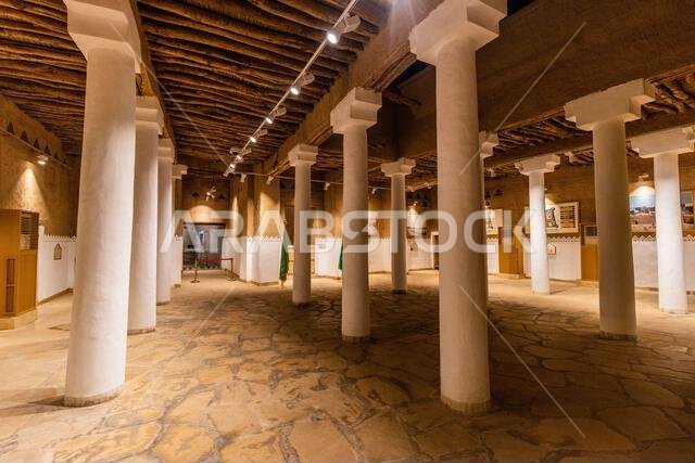 الرياض، المملكة العربية السعودية - 1 نوفمبر 2021: صورة داخلية لقلعة المصمك في الرياض، المملكة العربية السعودية