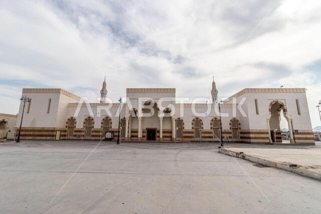 مسجد مسجد الشهداء تحت جبل أحد في المدينة المنورة، المملكة العربية السعودية مسجد مسجد الشهداء تحت جبل أحد في المدينة المنورة، المملكة العربية السعودية