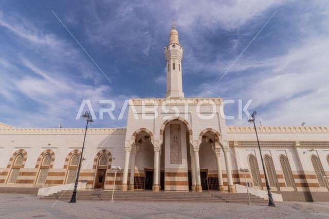 Masjid al-Shuhada mosque under Uhud mountain in Medina, Saudi Arabia Masjid al-Shuhada mosque under Uhud mountain in Medina, Saudi Arabia