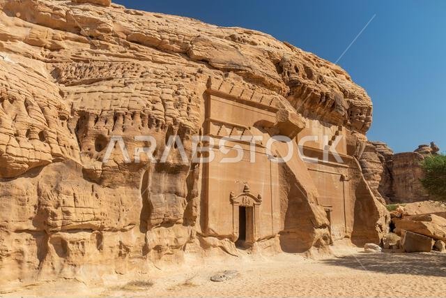 المقبرتان المنحوتتان في الصخر رقم 39 و40 في جبل البنات في موقع الحِجر (مدائن صالح) بالقرب من العلا، المملكة العربية السعودية المقبرتان المنحوتتان في الصخر رقم 39 و40 في جبل البنات في موقع الحِجر (مدائن صالح) بالقرب من العلا، المملكة العربية السعودية
