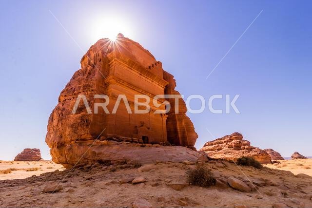 ضريح قصر الفريد (القلعة الوحيدة) في موقع الحِجر (مدائن صالح) بالقرب من العلا، المملكة العربية السعودية ضريح قصر الفريد (القلعة الوحيدة) في موقع الحِجر (مدائن صالح) بالقرب من العلا، المملكة العربية السعودية