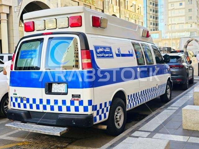 المدينة المنورة، المملكة العربية السعودية، 26 يونيو 2024: سيارة إسعاف تابعة لمركز GMC الطبي، تابعة للمكتب الطبي لحجاج جمهورية إندونيسيا، تُستخدم لتقديم الرعاية الطبية لـ المدينة المنورة، المملكة العربية السعودية، 26 يونيو 2024: سيارة إسعاف تابعة لمركز GMC الطبي، تابعة للمكتب الطبي لحجاج جمهورية إندونيسيا، تُستخدم لتقديم الرعاية الطبية لـ