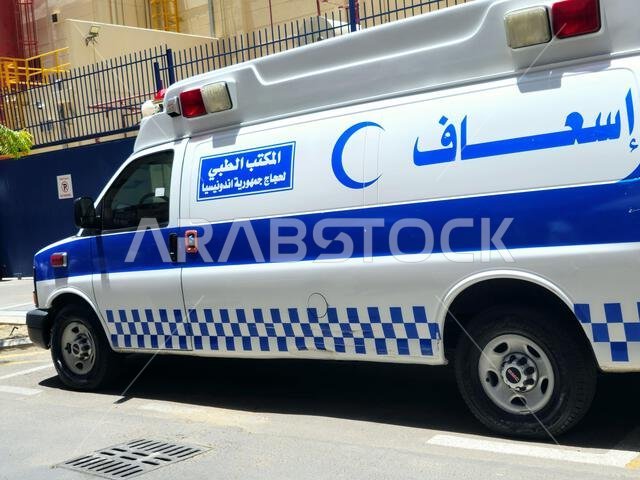 المدينة المنورة، المملكة العربية السعودية، 28 يونيو 2024: سيارة إسعاف تابعة لشركة GMC، تابعة للمكتب الطبي لحجاج جمهورية إندونيسيا، تقدم الرعاية الطبية لـ المدينة المنورة، المملكة العربية السعودية، 28 يونيو 2024: سيارة إسعاف تابعة لشركة GMC، تابعة للمكتب الطبي لحجاج جمهورية إندونيسيا، تقدم الرعاية الطبية لـ