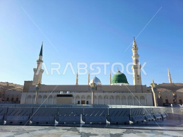 المدينة المنورة، المملكة العربية السعودية، 26 يونيو 2024: المئذنة والقبة الخضراء للمسجد النبوي في المدينة المنورة، وهو موقع رئيسي للحج.