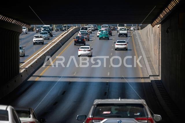 صورة لشارع العليا في الرياض، الطرق وحركة المرور