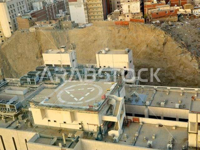 مكة المكرمة، المملكة العربية السعودية، 9 يونيو 2024: مهبط طائرات الهليكوبتر، مطار صغير مناسب لاستخدام طائرات الهليكوبتر وأنواع مختلفة من الطائرات ذات الرفع العمودي.