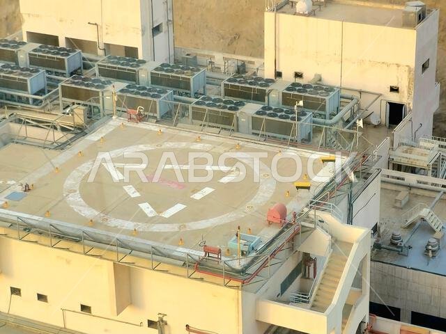 مكة المكرمة، المملكة العربية السعودية، 9 يونيو 2024: مهبط طائرات الهليكوبتر، مطار صغير مناسب لاستخدام طائرات الهليكوبتر وأنواع مختلفة من الطائرات ذات الرفع العمودي.